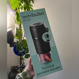 NUTRIBULLET Flip Insulated Portable Blender
